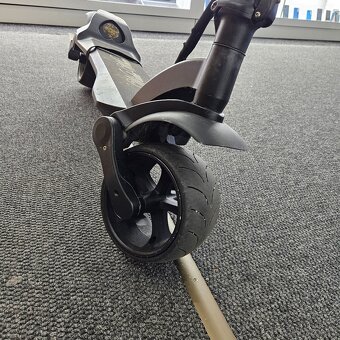 Elektrokoloběžka Wide Wheel - 2