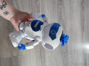 Robot hračka - 2