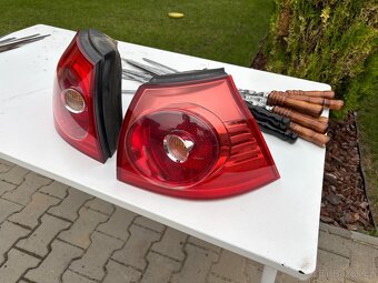 Zadní světla VW golf V - 2