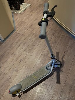 Elektricka kolobezka Ninebot eKickscooter C8 - 2