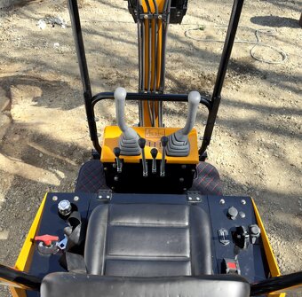 Minibagr HT10 - 2