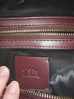 Vínová kabelka vlevo nahoře zn Zara je jen 2 vzata - 2