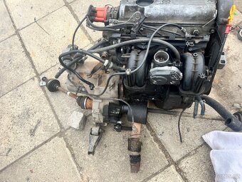 Motor s převodovkou Felicia 1.6 55kw - 2