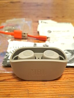 Bezdrátová Bluetooth sluchátka JBL Wave 100 TWS - 2