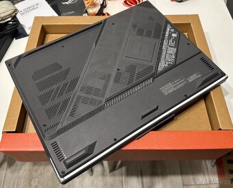 Zánovní Asus Rog Strix G16 v záruce - 2