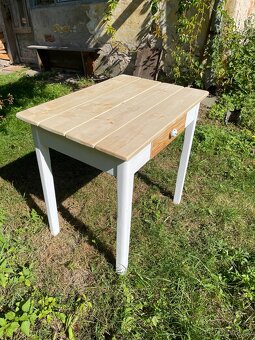 Stůl s šuplíkem - 2