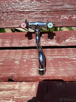 Retro vodovodní baterie ze socialismu- rozteč 10 cm - 2