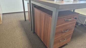 Pracovní stůl - 2