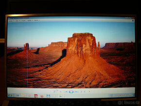 LCD displej 15,4" s vadou - 2