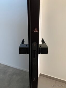 Nové dveře a skryta zárubeň Pól-Skone - 2