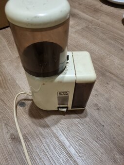 Mlýnek na kávu ETA - 2