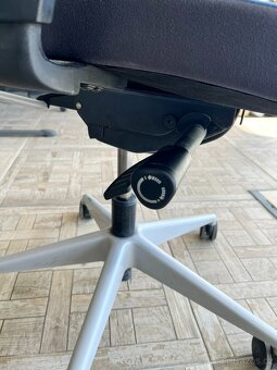 Kancelářská židle modrá látková - 2