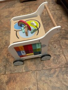 hračka dřevěné chodítko vozík - 2