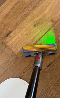 Vysavač Dyson V15s Detect Submarine™ pro mokré a suché vysáv - 2