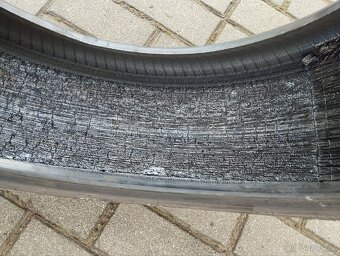 Letní pneu 235/40 R20 - 2