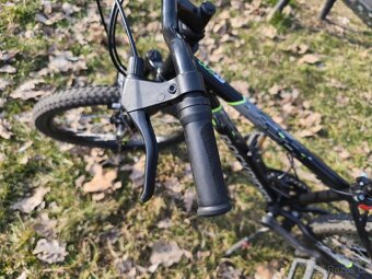 ROCKRIDER Dětské horské kolo 20" ST500 6–9 let
- 2