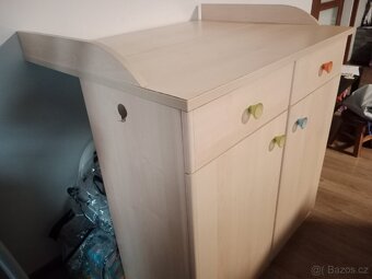 Přebalovací pult s komodou - 2