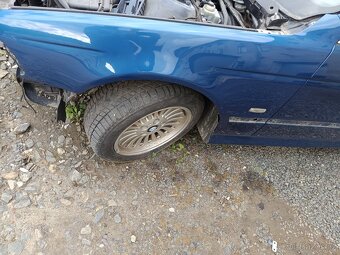 BMW E39 přední blatníky ,dveře topas BLAU - 2