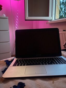 Asus Černo-Stříbrný X555L Notebook - 2