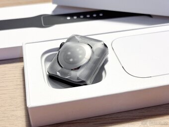 NOVÉ Apple Watch Series 6 40mm Space Gray - kompletní balení - 2
