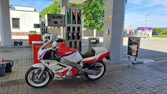Yamaha FZR 600 3HE - 2