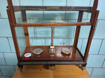 Zlatnická váha - 2