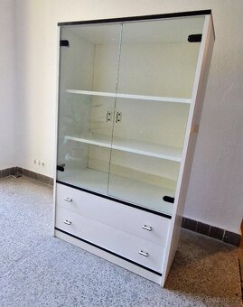 Prosklená skříňka - 2