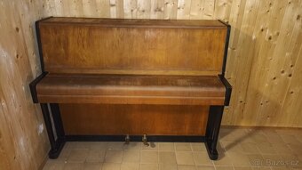 Prodám krásný strunový dřevěný klavír - 2