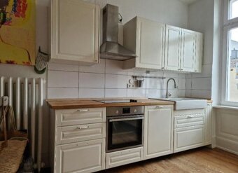 Kuchyně Ikea se spotřebiči a keramickým dřezem,5630 - 2