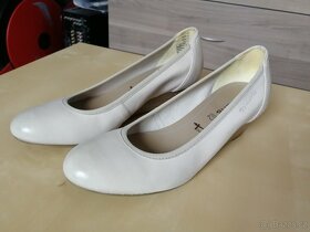 Dámské kožené lodičky na klínku Tamaris - 2