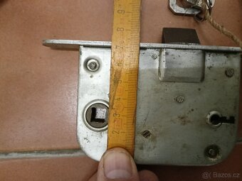 Zadlabací zámek atypický. - 2