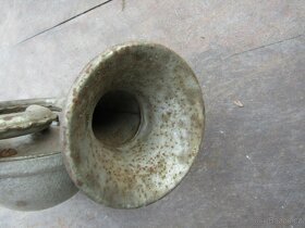 Stará houkačka, klakson, trumpeta - 2