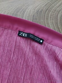 Vel. S Zara růžové strukturované šaty - 2