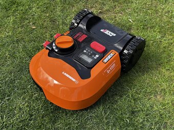 Robotická sekačka Worx Landroid M700 (WR142E) - 2