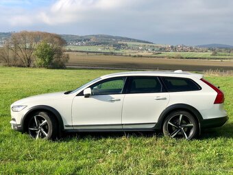 Volvo V90 Cross Country D4 AWD – raritní manuál, top stav - 2