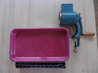 RETRO KUCHYŇSKÁ VÁHA 5,5kg a MLÝNEK NA STROUHANKU - 2