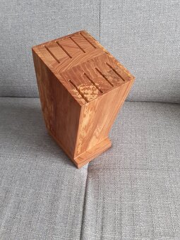 Stojan na nože - 2