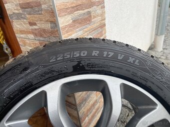 prodám alu kola 5x112 s pneu 225/50/17 - 2