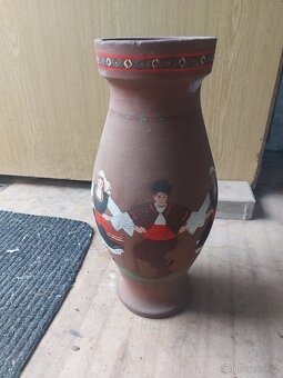 Dvě keramické dekorační vázy - 2
