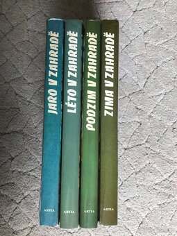 Knihy - Jaro  + Léto + Podzim + Zima v zahradě - komplet - 2