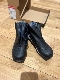 Detske bezecke boty Fischer Prolink JN Black/BLue 33.5 - 2