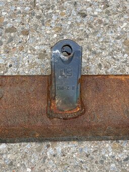 Břit-pravítko na lžíci bagru (Takeuchi) - 2