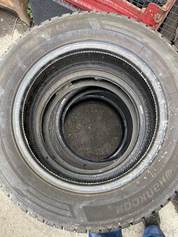 Zimní 205/60/16c - 2