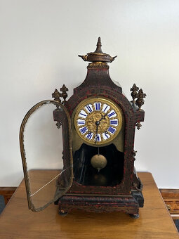 Stolní hodiny bule. - 2