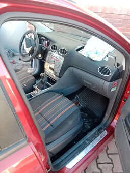 Ford Focus II 1.6benzin 74kw - 2