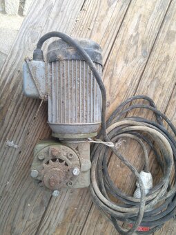 Elektromotor s převodovkou - 2