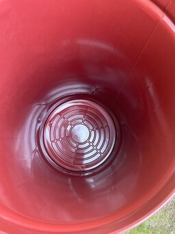 Plechové sudy s víkem 200l - 2