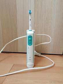 Braun Oral B - elektrický kartáček - 2