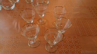 2 SADY SKLENIC -ZLACENÉ S JEMNÝM RYTÍM-SLEVA - 2