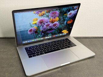 MacBook Pro 15'' 2017 / i7 / 16GB / 512GB SSD / Silver - D - 2